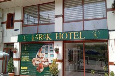 هتل Larok