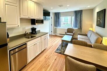 هتل The Gem Museum Suites
