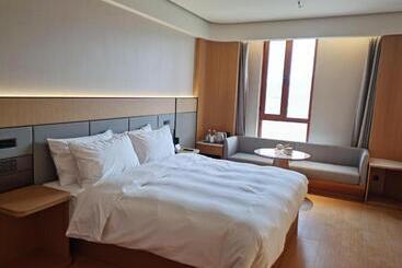 Ji Hotel Jinzhou Red Star Macalline