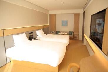 Ji Hotel Jinzhou Red Star Macalline