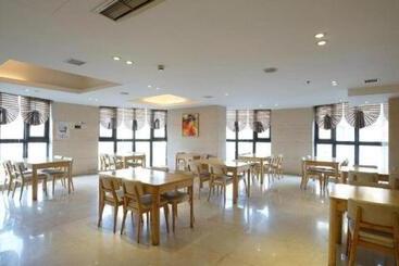 Starway Hotel Yibin Laiyin