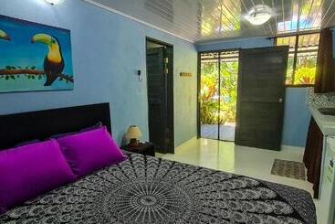 ユースホステル Cabina Azul In Bejuco Beach With Queen Bed But No Air Conditioning
