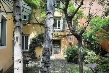 تختخواب و صبحانه Casa Champgil