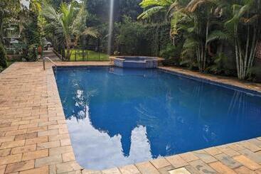 تختخواب و صبحانه Wellness Luxury Accommodation