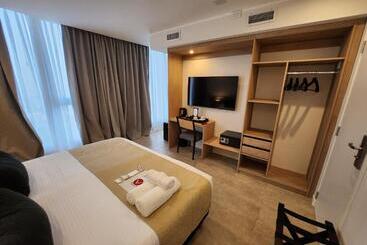 هتل Amerian Rio Cuarto Apart & Suites