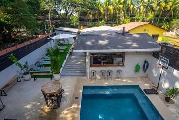 هتل Anika Boutique Suites