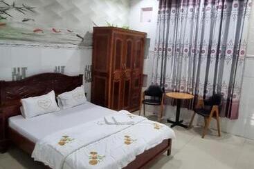 هتل Khách Sạn Trường Thịnh