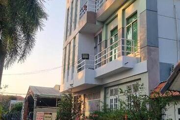 هتل Khách Sạn Trường Thịnh