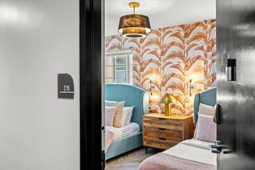 هتل Luxuri Suites 215 In Miami Beach