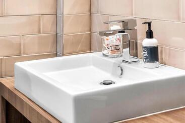 هتل Luxuri Suites 215 In Miami Beach