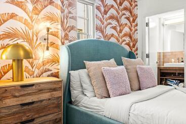 هتل Luxuri Suites 215 In Miami Beach