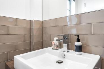 هتل Luxuri Suites 215 In Miami Beach