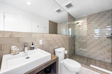 هتل Luxuri Suites 215 In Miami Beach