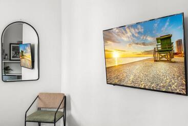 هتل Luxuri Suites 309 In Miami Beach