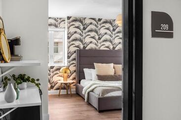 هتل Luxuri Suites 311 In Miami Beach