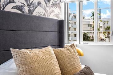 هتل Luxuri Suites 311 In Miami Beach