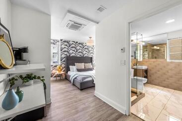 هتل Luxuri Suites 311 In Miami Beach