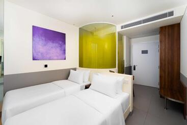 Wink Hotel Can Tho 24hrs Stay & Rooftop Pool Bar