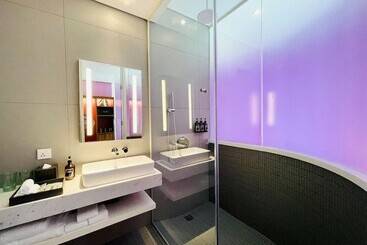 Wink Hotel Can Tho   24hrs Stay & Rooftop Pool Bar
