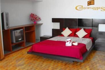 هتل Conquistadores Inn