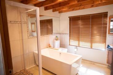 پانسیون La La Nathi Country Guesthouse
