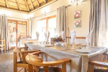 پانسیون La La Nathi Country Guesthouse