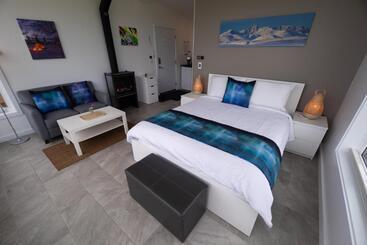 تختخواب و صبحانه Northern Lights Resort & Spa