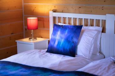 تختخواب و صبحانه Northern Lights Resort & Spa