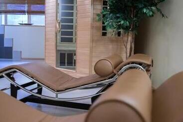 تختخواب و صبحانه Northern Lights Resort & Spa