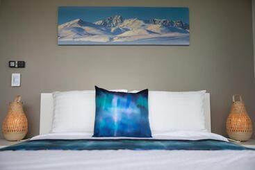 تختخواب و صبحانه Northern Lights Resort & Spa