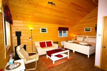 تختخواب و صبحانه Northern Lights Resort & Spa