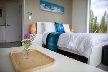 تختخواب و صبحانه Northern Lights Resort & Spa