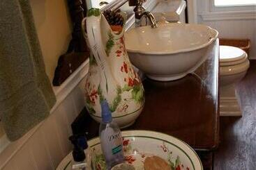 Bondy House Bed & Breakfast