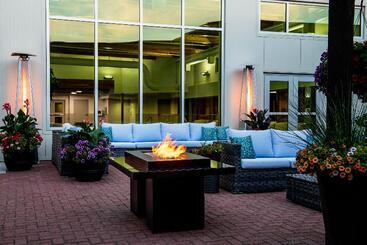 هتل Red Deer Resort & Casino