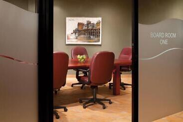 هتل Red Deer Resort & Casino