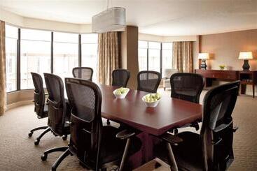 هتل Red Deer Resort & Casino