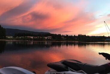 Long Lake Waterfront Bed And Breakfast
