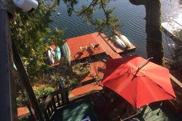 Long Lake Waterfront Bed And Breakfast