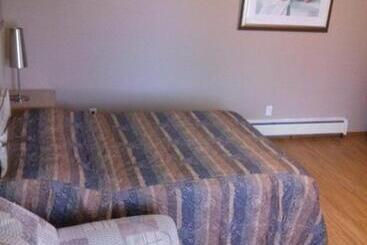 Moosomin Motel