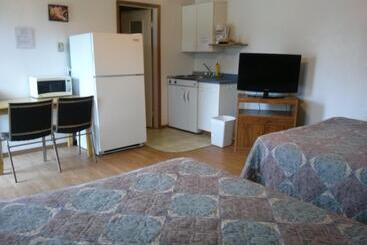 Moosomin Motel