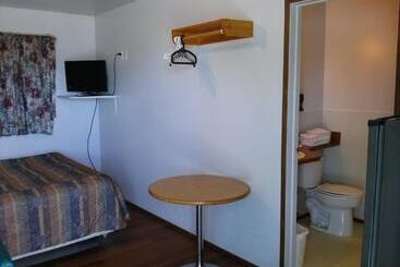 Moosomin Motel