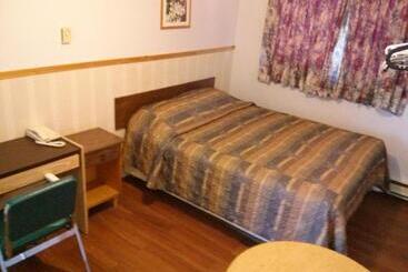 Moosomin Motel