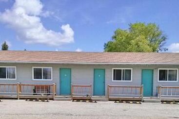 Moosomin Motel
