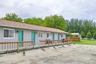 Moosomin Motel