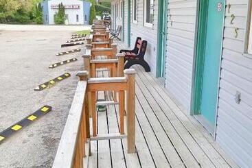 Moosomin Motel