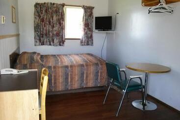 Moosomin Motel