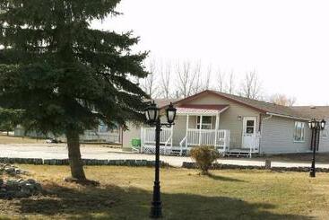 Moosomin Motel