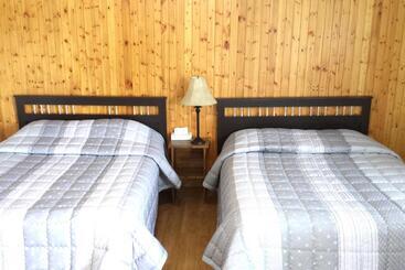 Moosomin Motel