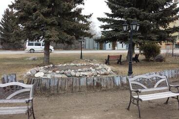 Moosomin Motel