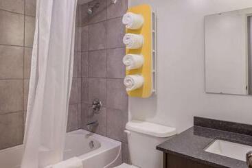 Motel Bo Camrose, Ab